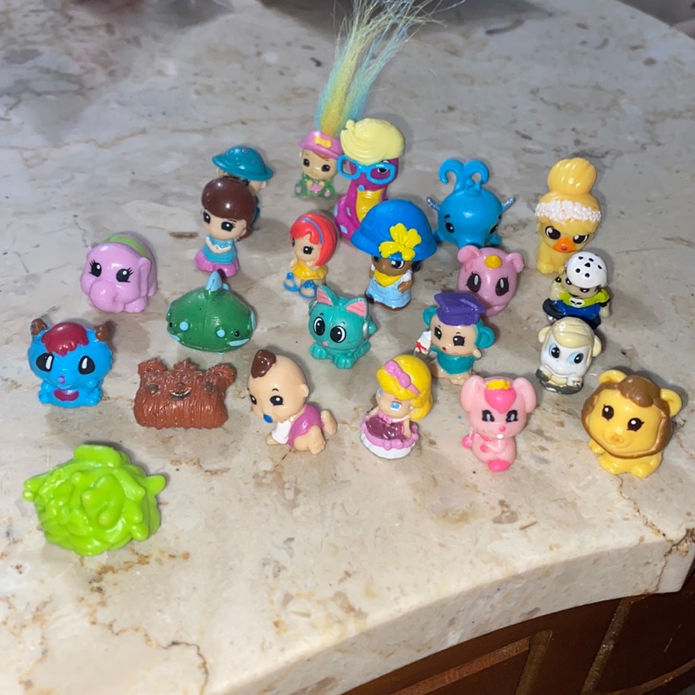 Lot of Squinkies and a Hatchimal